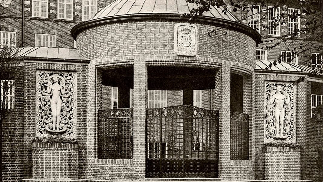 Entrance portal from 1913. &copy; HFBK Hamburg